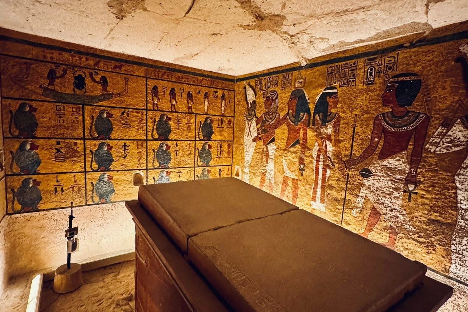 Luxor Private Tour Valley of the Kings Hatshepsut and Memnon