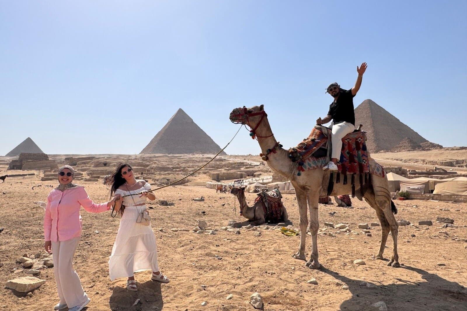 Private Giza Pyramids with Local Breakfast (Foul & Falafel)