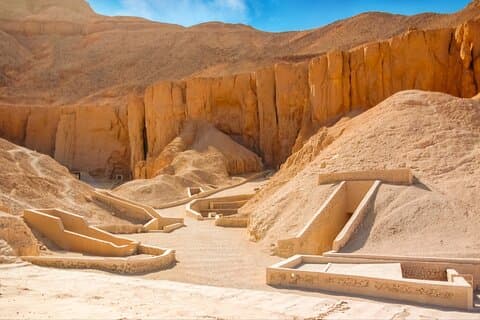 Tour to West Bank, Valley of the Queens,Temple of Karnak in Luxor