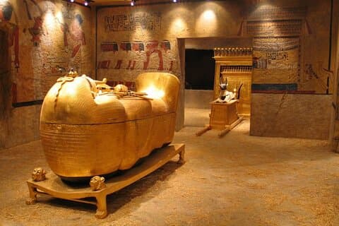 Explore Luxor Hot Air Balloon, King Tuts Tombs and More